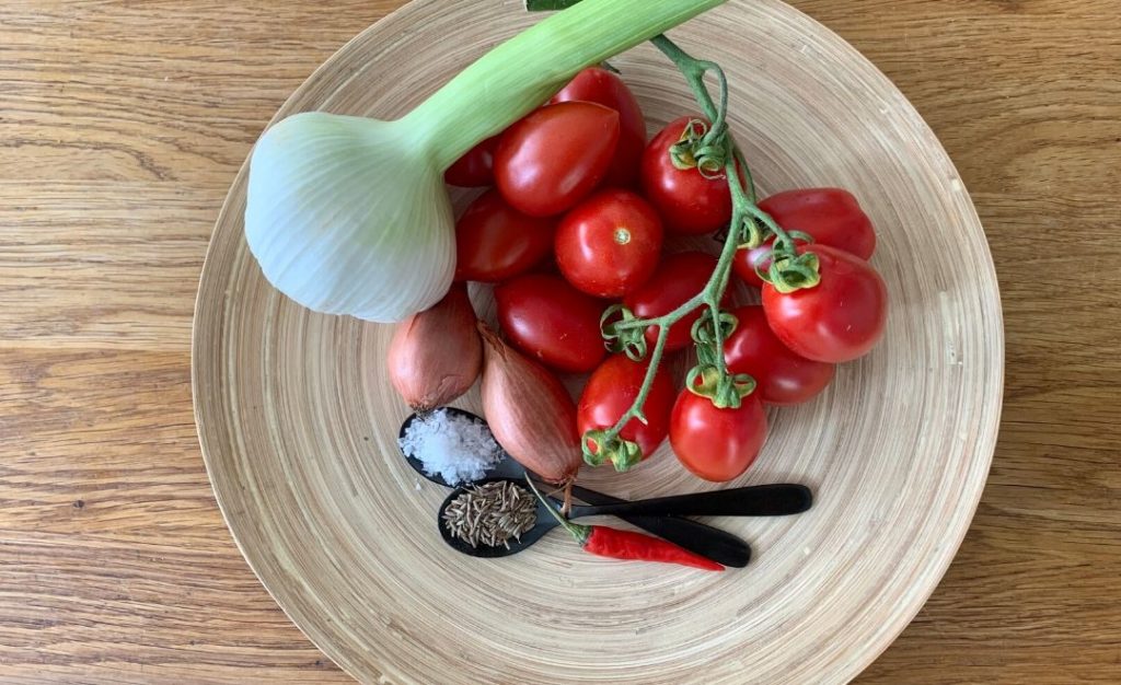 Kalte Sommersuppe mit Tomaten